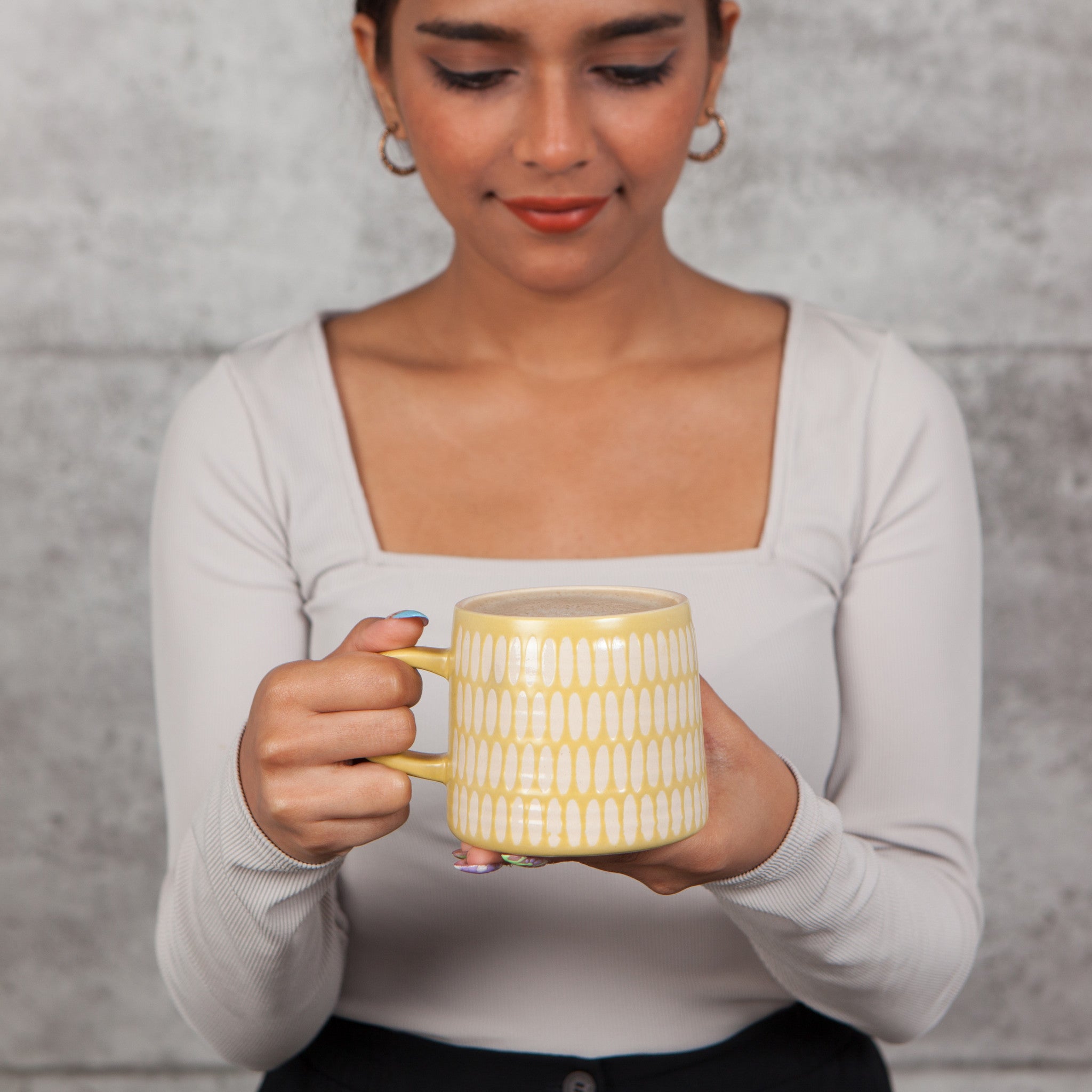 Tasse à empreinte ocre